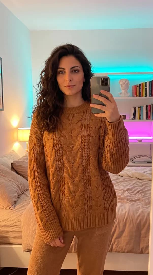A shopper wearing a fashion item visualised with Aisthetix AI virtual try-on