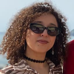 Anna - Graphic Designer