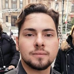 Simone - 3Sides Founder